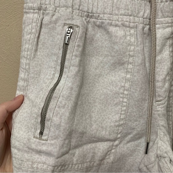 Athleta Cabo Linen Jogger in Mirco Cheetah Abalone Gray Size 2 - Picture 7 of 12